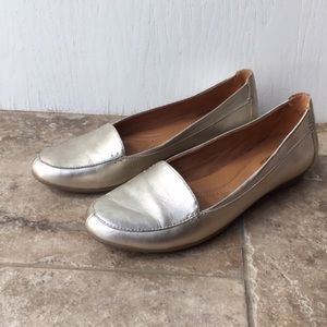 ⭐️Naturalizer Saban gold silver flat loafer 8.5